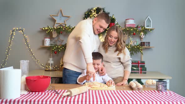 Happy Family Together Prepares Traditional Dishes From the Dough for New Year alt