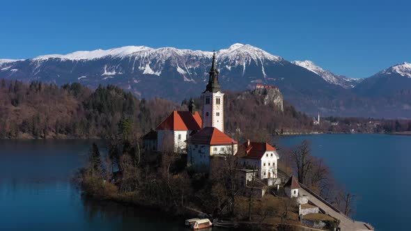 Bled Lake and Marijinega Vnebovzetja Church alt
