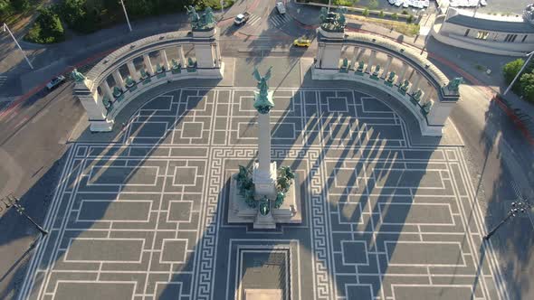 Drone over Heroes' Square (Hosok tere) in Budapest, Hungary alt