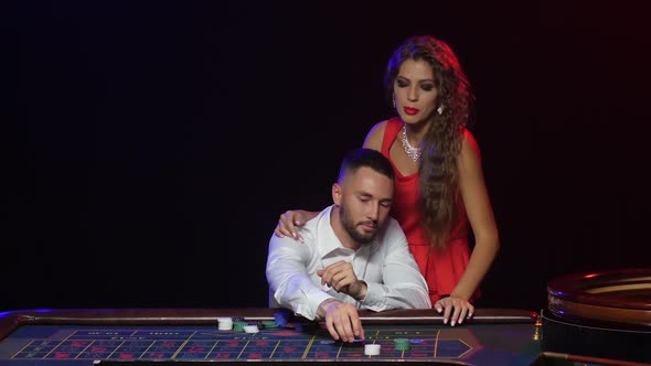 Girl Brings Good Luck To Man in Game of Roulette alt