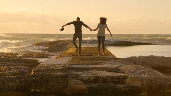 Couple having fun on the beach 4k alt