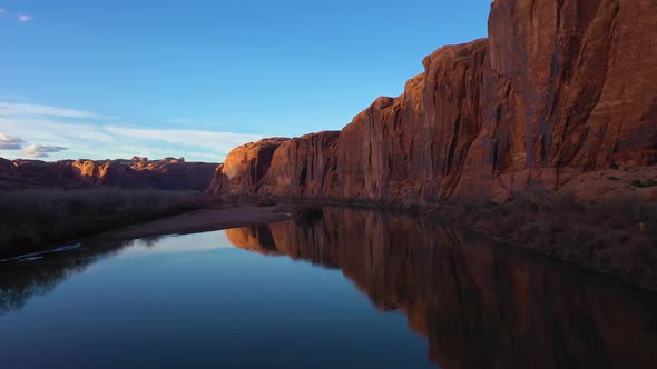 Colorado River and Red Sandstone Cliffs on Sunny Day alt