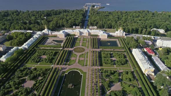Flight Around Petrodvorets Palace in Peterhof Park alt
