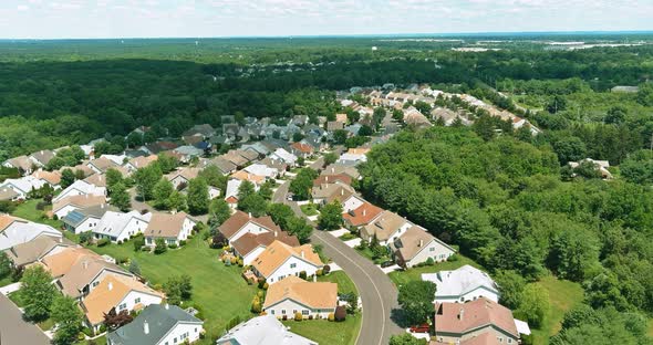 Beautiful Summer View of Cranbury Small Town Street Overview in New Jersey US alt