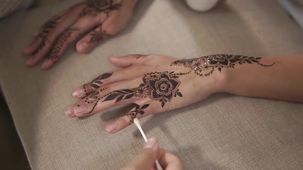 Close Up Shot of a Woman's Hands, Who Rests with a Friend While Drawing Mehendi alt