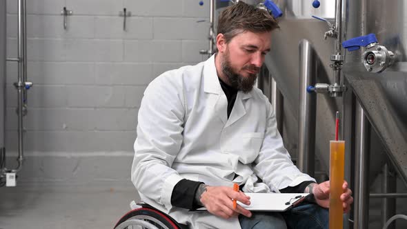 Professional Brewmaster Controlling Craft Beer Production Process in Brewery Measuring Beverage alt