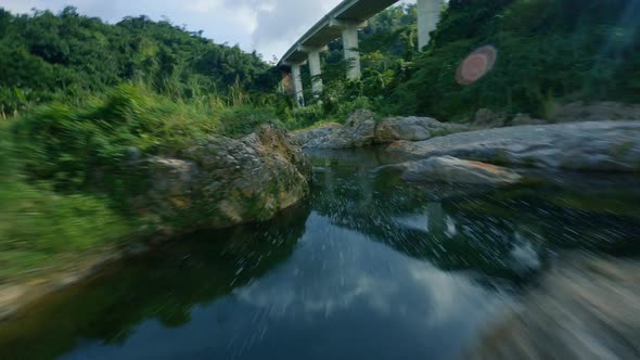 Un hermoso Rio en Utuado Puerto Rico con un drone FPV 4K 30fps, Beautiful River in Utuado Puerto Ric alt