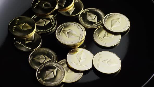 Rotating shot of Bitcoins (digital cryptocurrency) - BITCOIN ETHEREUM 171 alt