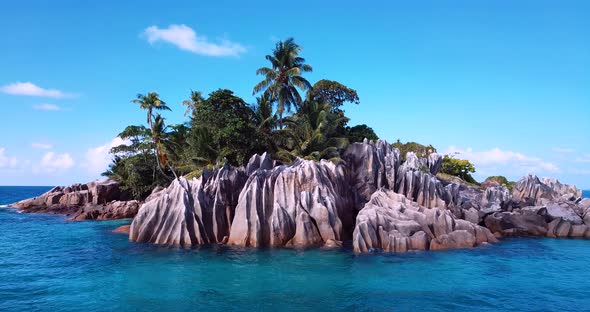 4K Aerial Footage of the St. Pierre Island surrounding Blue Water of the Indian Ocean, Seychelles alt