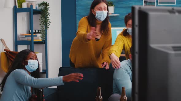 Friends Having Fun Playing Video Game Experiencing Virtual Reality alt