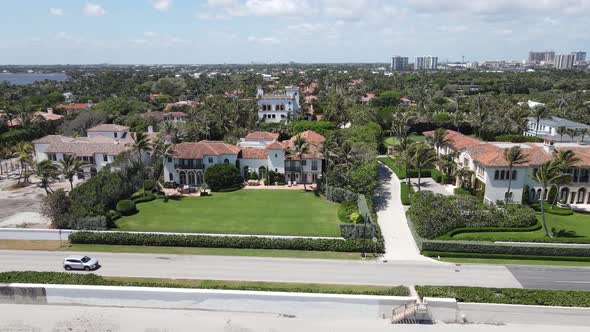 southern coastal view of West Palm Beach, Florida homes on the coastal Atlantic Ocean alt