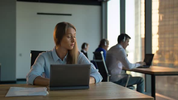 Boss Businesswoman Holding Call-center Agency in Business Office alt