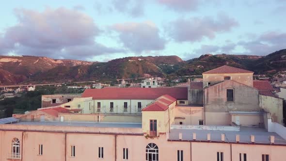 Building of Tropea alt