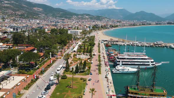 Awesome aerial view of tourist ships in Alanya Marina, Turkey. Drone flying over the ships. Alanya i alt