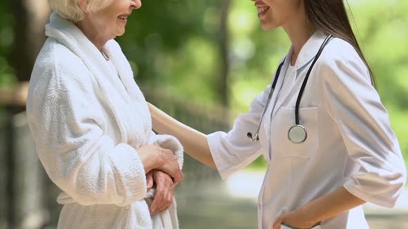 Attentive Physician Interesting in Patient Well-Being, Sanatorium and Spa alt