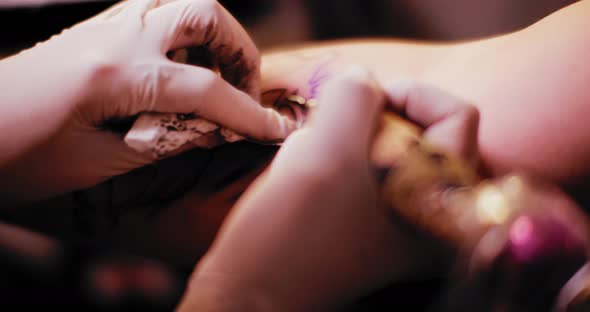 Close up of a tattoo gun, during tattoo making in a studio, macro. BMPCC 4K alt