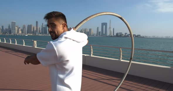 Wheel Gymnast is Walking on The Palm Jumeirah with the Hoop Sports alt