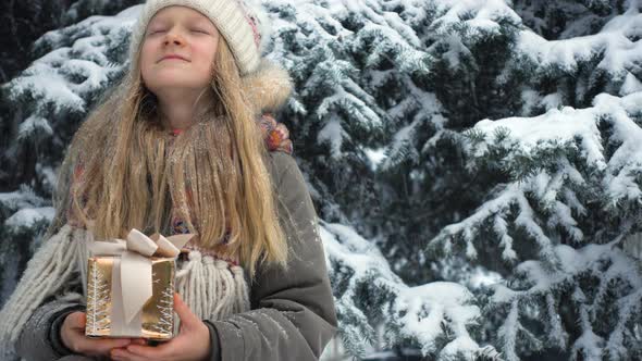 Child Girl With The Gift Box 2 alt