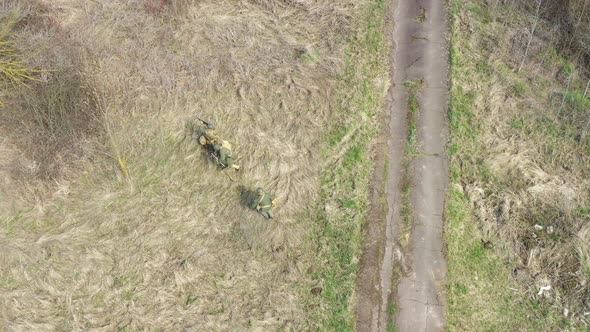 Men Dressed As US American Soldiers Of USA Infantry Of World War II Sneaking Around In Spring Autumn alt