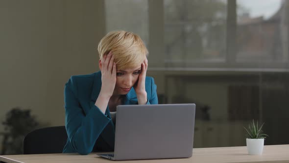 Portrait Mature 40s Business Woman Boss Leader Worker Secretary Female Manager Professional Works at alt