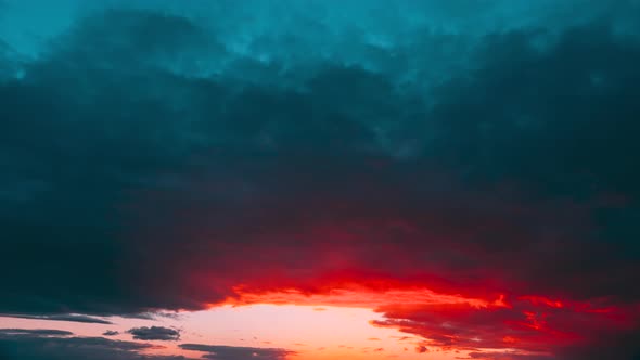 Sunrise Transition From Night to Morning From Dark to Light Sun Sunshine Sunset Cloudy Sky Sunrise alt