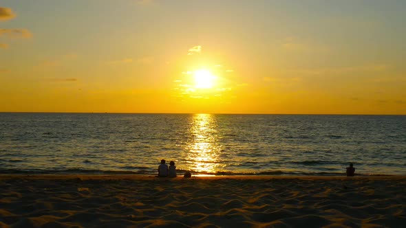 Golden sunset at the ocean