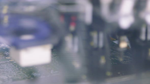 Surface Mount Technology SMT Machine places elements on circuit boards alt