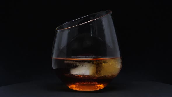 Whisky Shot Rotate Crescent Glass