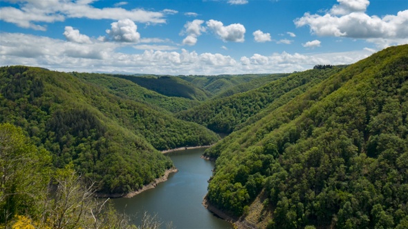 Valley of Gratte Bruyere, with the Dordogne River, Timelapse, Corrèze alt