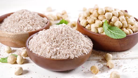 Hazelnut flour with whole nuts
