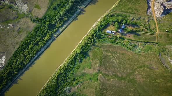 Beautiful river in the Canadian badlands. alt