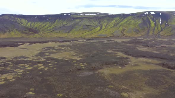 Flying Over a Huge Volcanic Plateau in Iceland alt