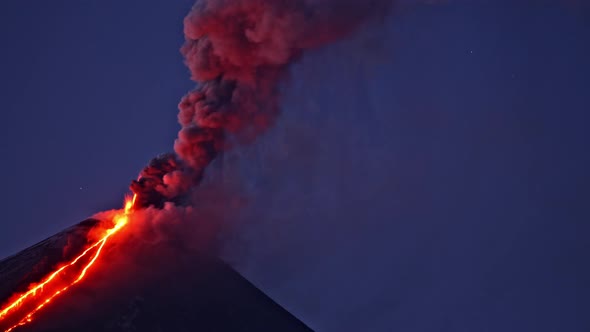 Night Timelapse of Klyuchevskaya Sopka or Klyuchevskoy Volcano Eruption on Kamchatka alt
