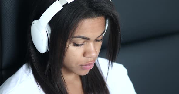 Young beautiful african american woman relaxing and listening to music. alt