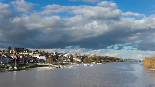 Les bords de Maine in Angers, France alt