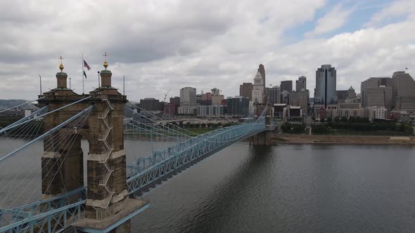 View of Roebling Suspension Bridge and Cincinnati Ohio skyline drone video alt