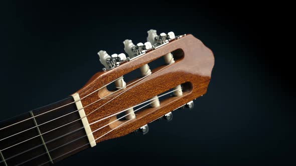 Acoustic Guitar Head Moving Shot alt