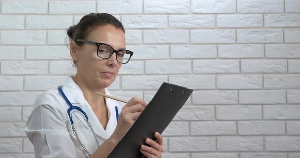 Doctor with Check List alt