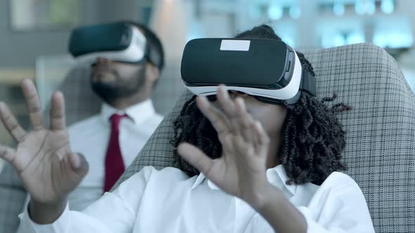 African American Woman in Vr Headset alt