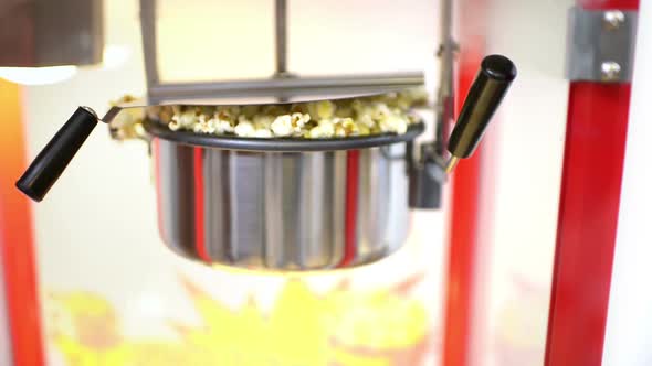 Popcorn Machine Operating alt