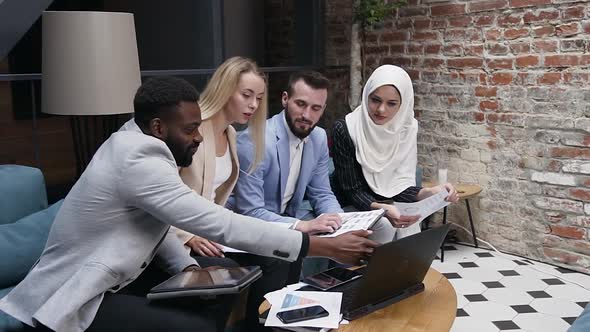 Young Multiracial Business People of Men and Women Working Together alt