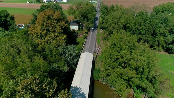 Pennsylvania Dutch Covered Bridge in Amish Countryside alt