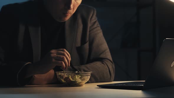 Late Office Dinner Night Work Business Man Eating alt