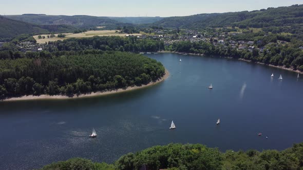 Woffelsbach at the Rursee in Germany, sailboats sailing at the lake. alt