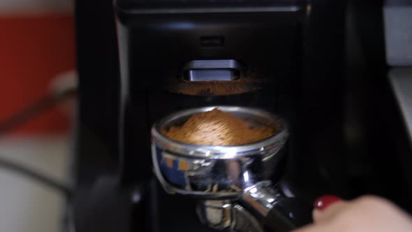 Process of Semiautomatic Filling of Ground Coffee Beans Into a Mold for a Coffee Machine alt