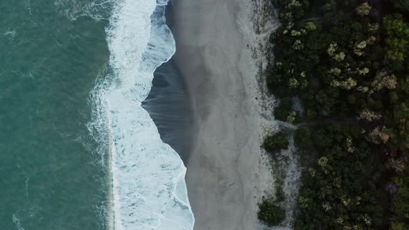 Vertical view of ocean waves. Climate changes. alt