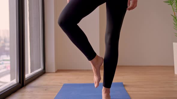 Female Trains at Home alt