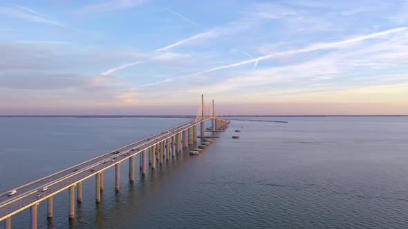 Video of Sunshine Skayway Bridge in Florida during sunset in evening light alt