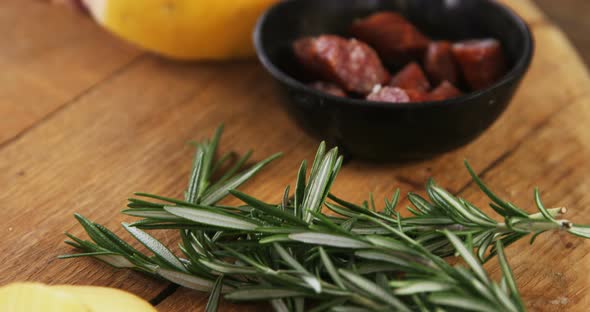 Slices of lime, cheese and herbs alt