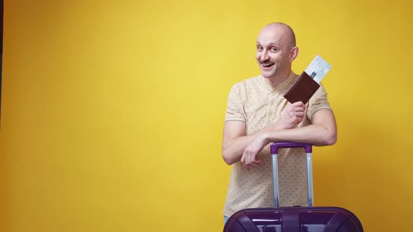 Best Choice Satisfied Man Vacation Journey Happy alt